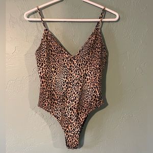 NWOT Leopard body suit. Super comfy, Bottom snap